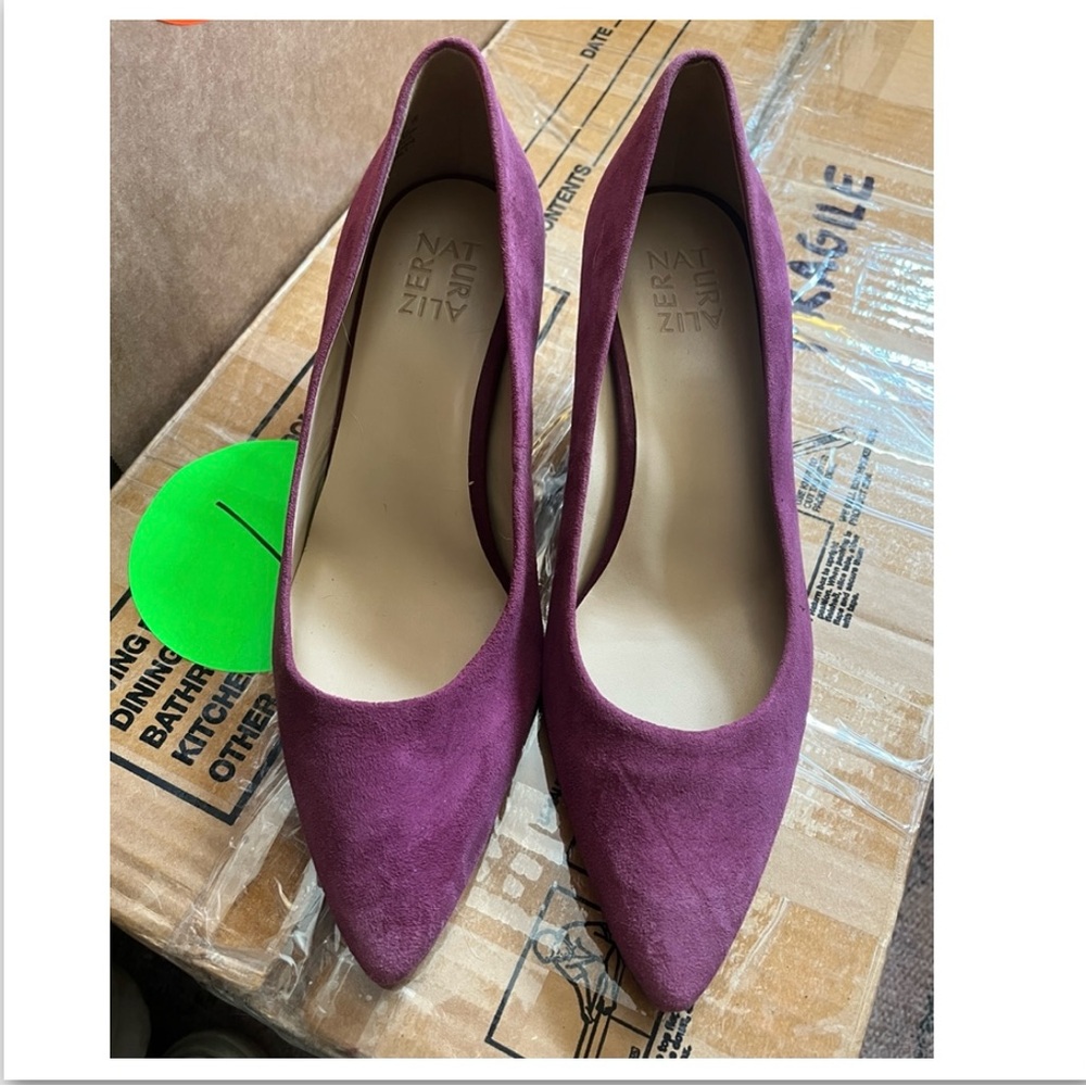 Naturalizer Wine Suede Kitten Heels – Size 9W